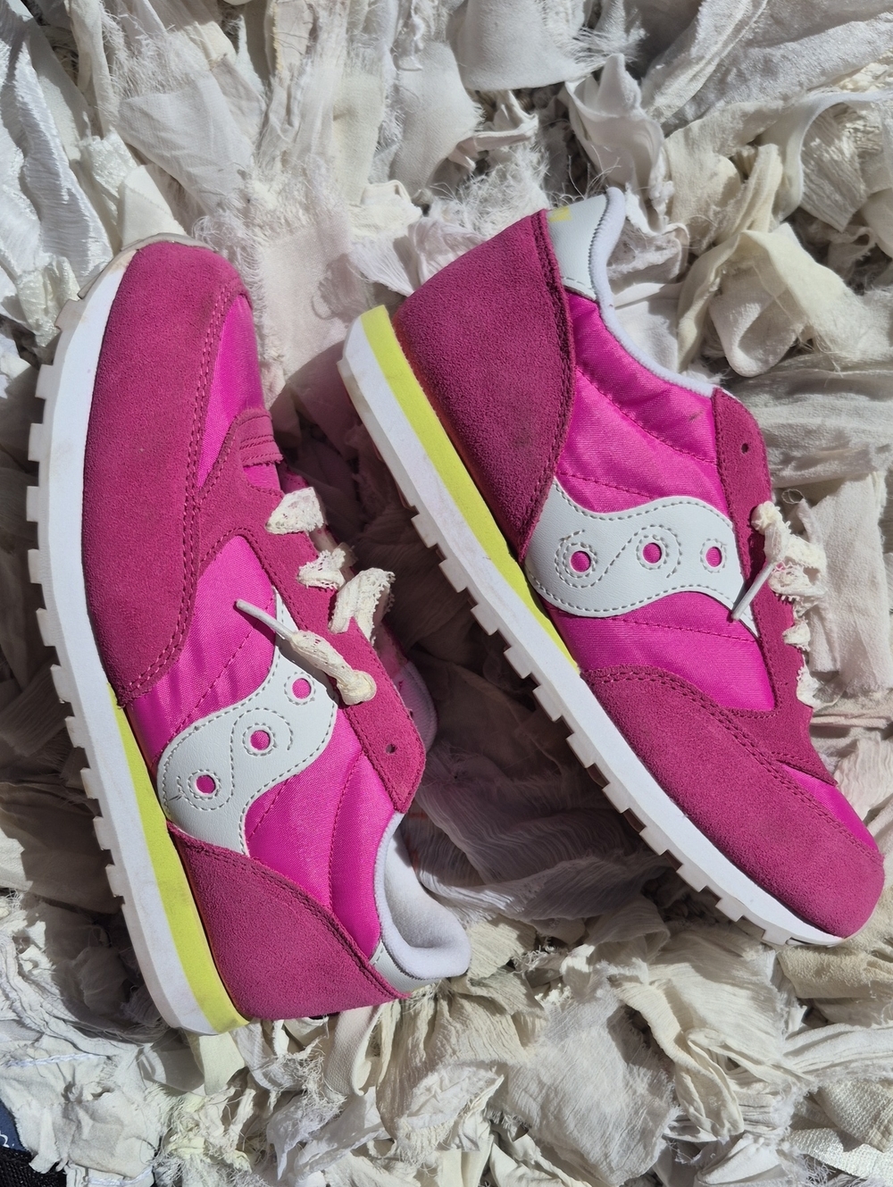 SAUCONY